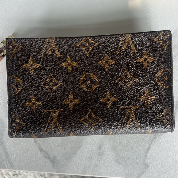 Louis Vuitton monogram mini pouch🌙 - Picture 9 of 11